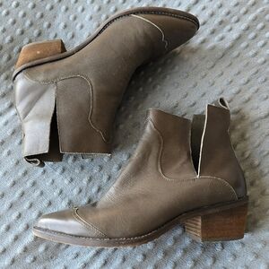 Anthropologie Gray Brown Leather Pointed Toe Ankle Boots Size 9